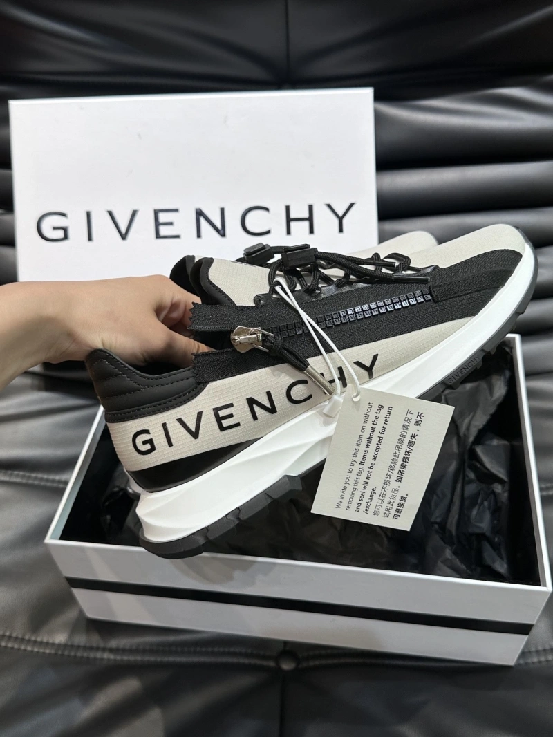 Trendsetting Gxvxnchy Sneakers 154281