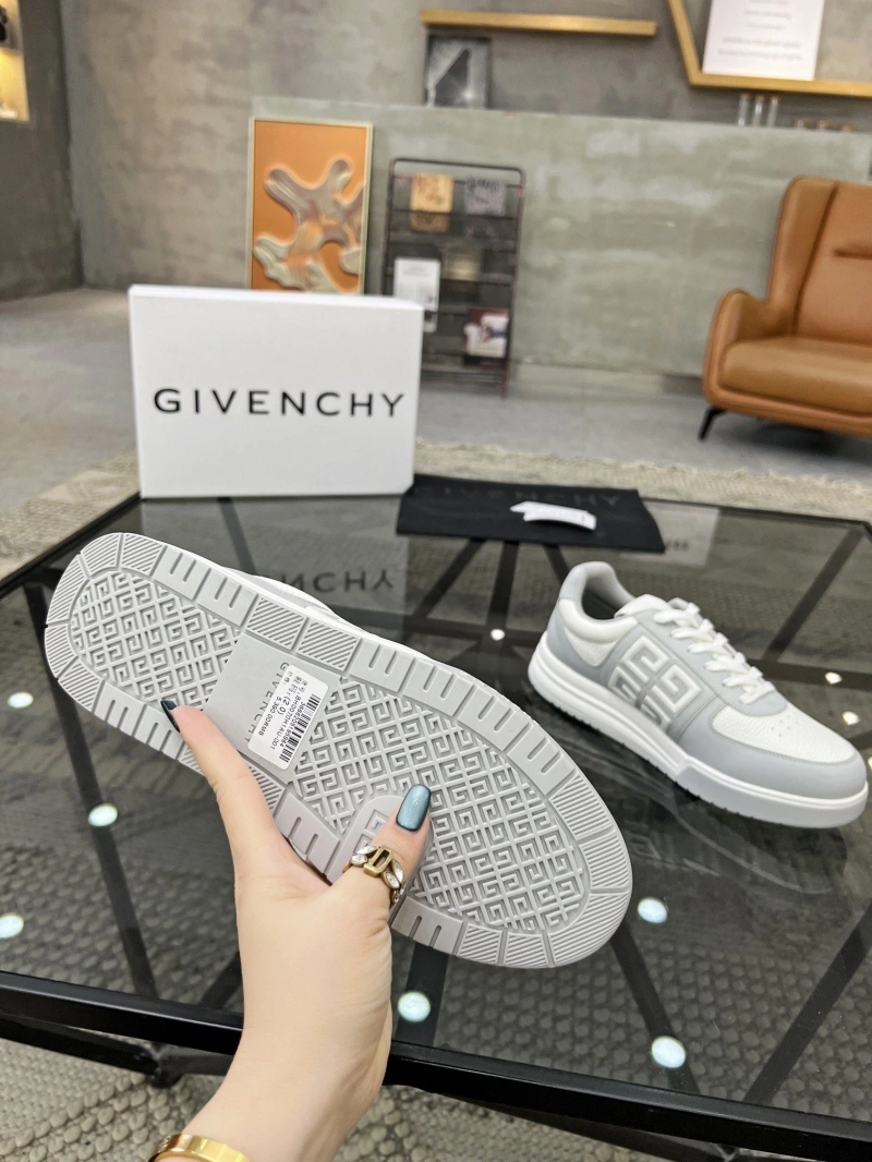 AllSeason Gxvxnchy Sneakers 154278