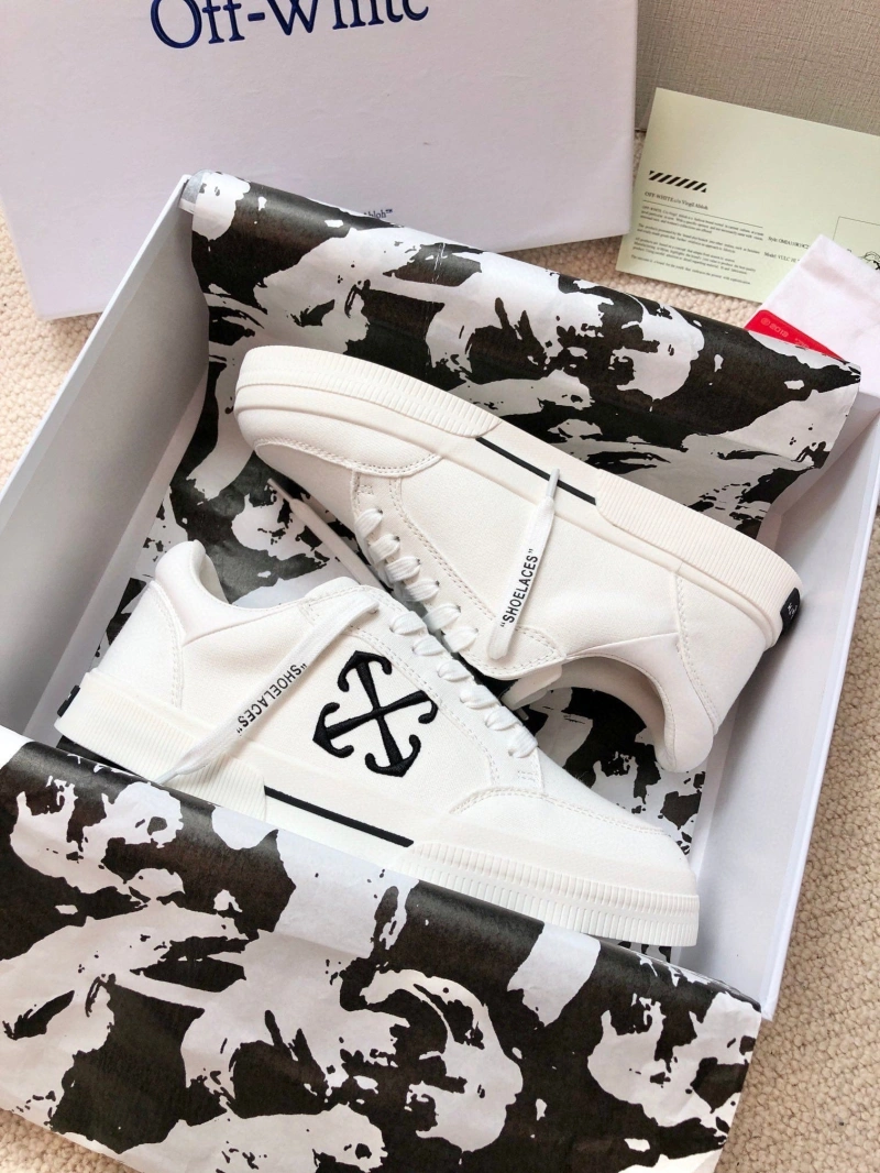 WellDesigned Off-Whxtx Sneakers 207808