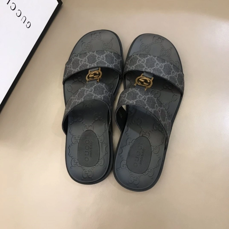 Versatile Gxccx Slippers 164280