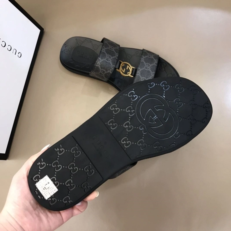 Versatile Gxccx Slippers 164280