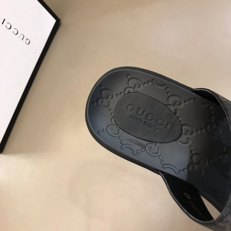 Versatile Gxccx Slippers 164280