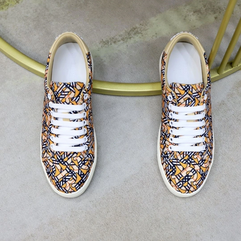 Vibrant Bxrbxrry Sneakers 115412