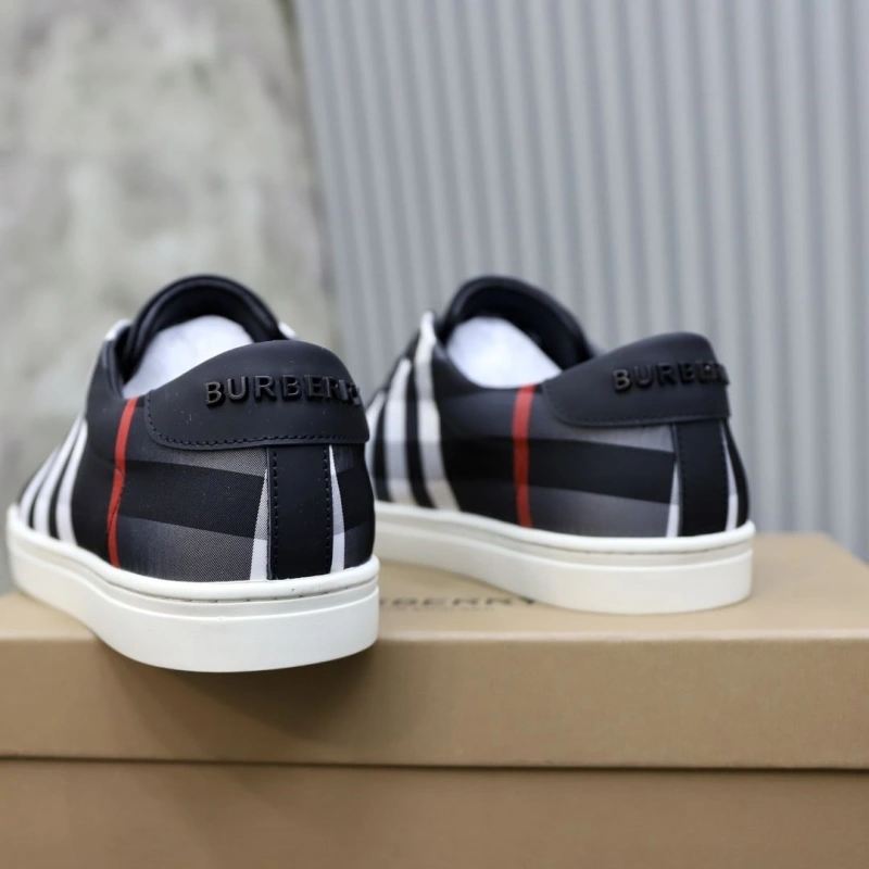 Flexible Bxrbxrry Sneakers 115414