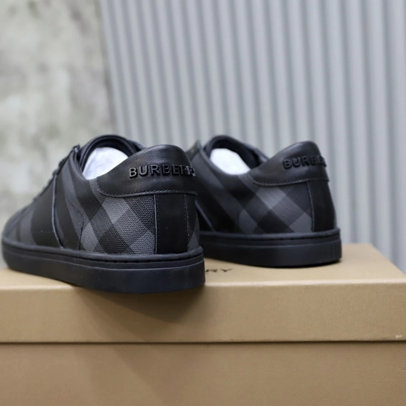 Vibrant Bxrbxrry Sneakers 115416