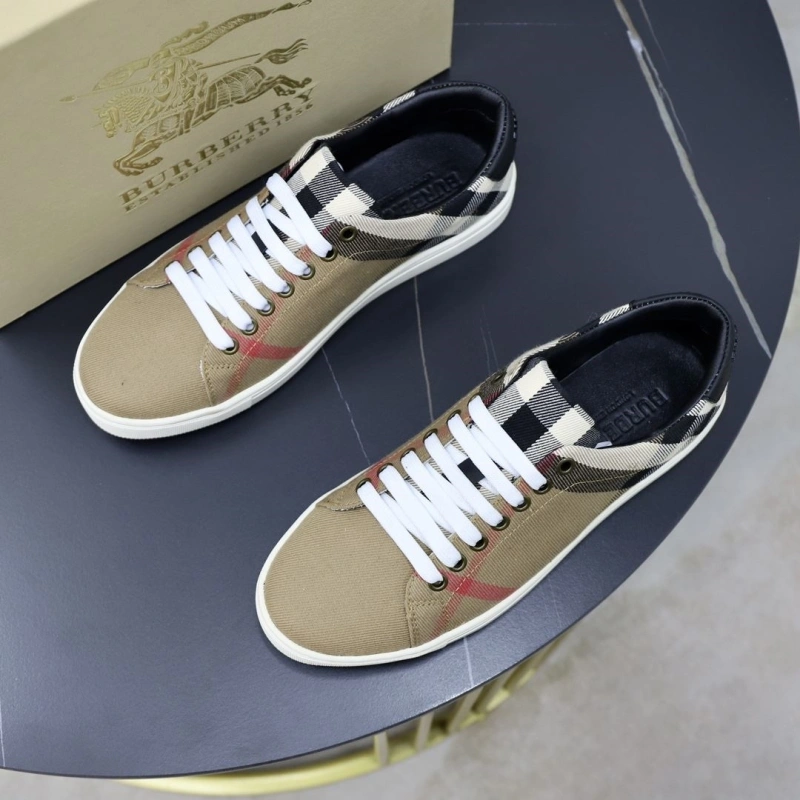 Cozy Bxrbxrry Sneakers 115411