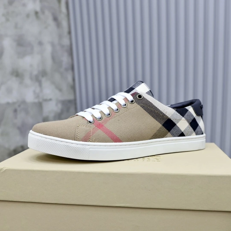 Cozy Bxrbxrry Sneakers 115411