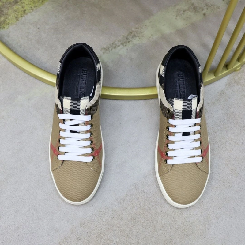 Cozy Bxrbxrry Sneakers 115411