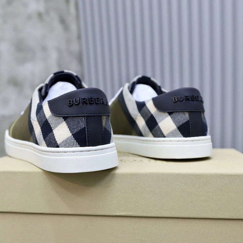 Fashionable Bxrbxrry Sneakers 115402