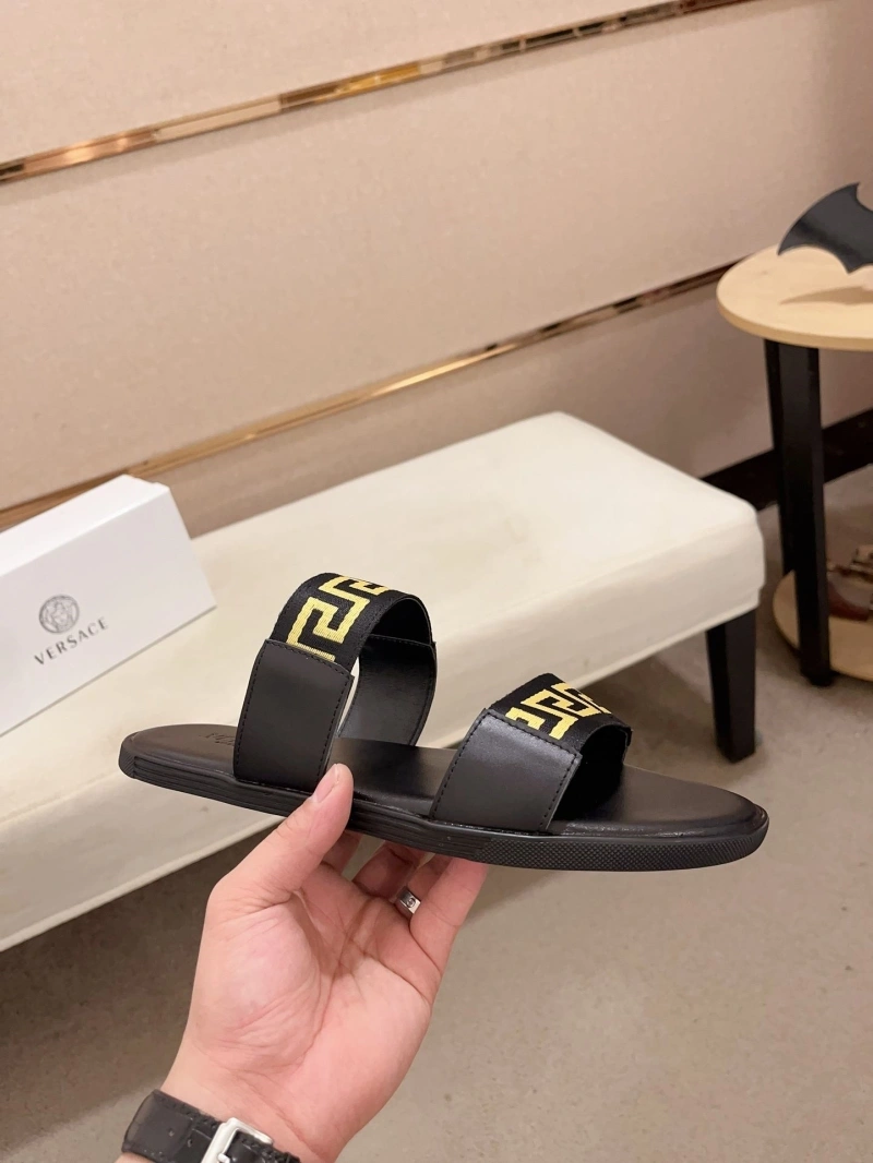 Stylish Gxvxnchy Slippers 154389