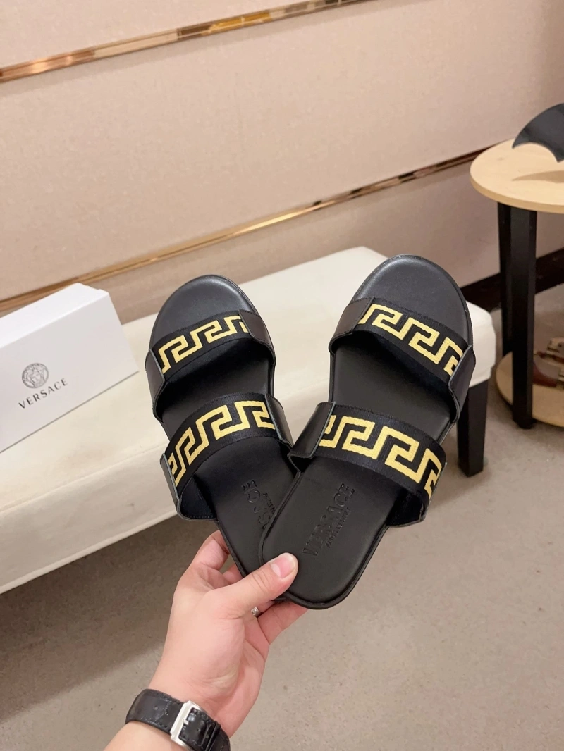 Stylish Gxvxnchy Slippers 154389