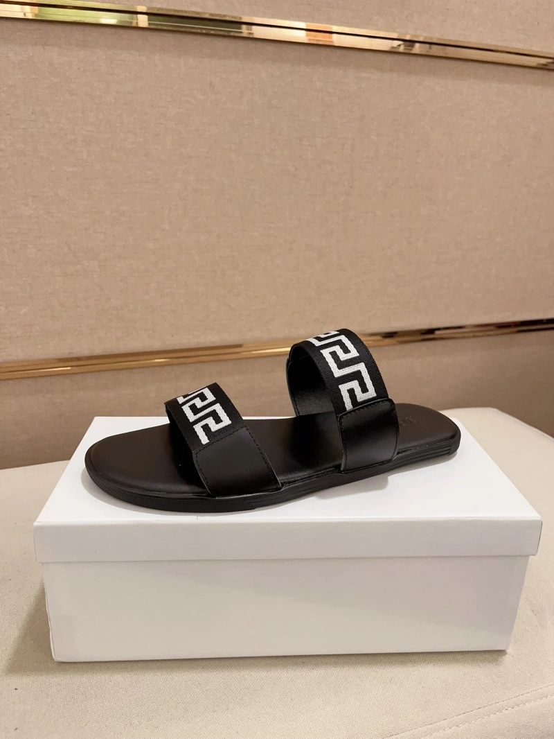Trendsetting Gxvxnchy Slippers 154391