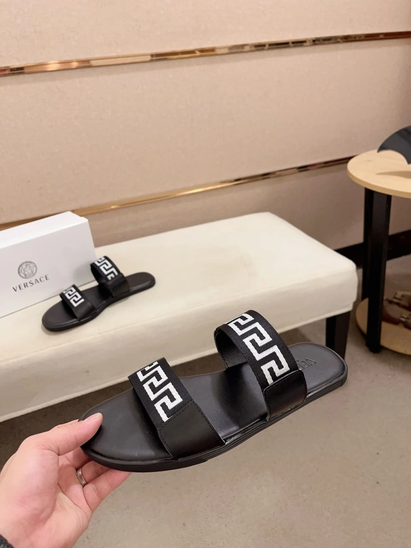 Trendsetting Gxvxnchy Slippers 154391