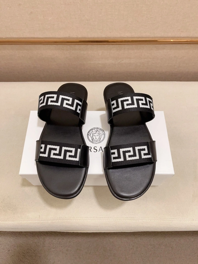 Trendsetting Gxvxnchy Slippers 154391