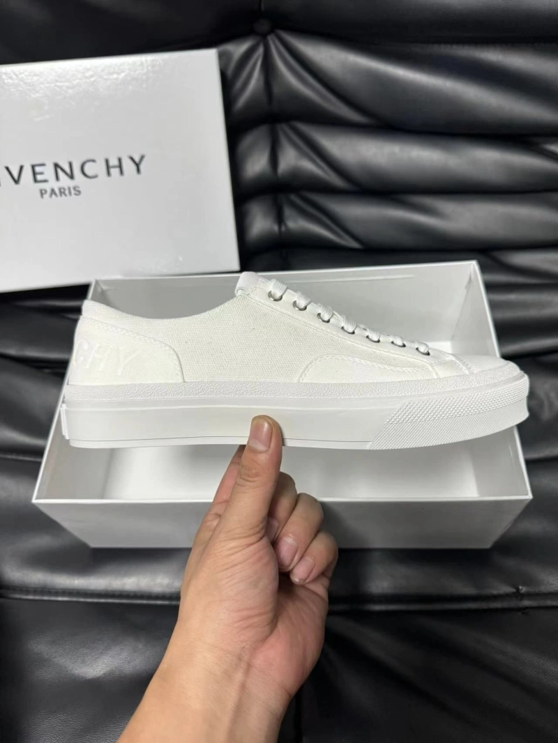 Gxvxnchy Sneakers Resilient 154265