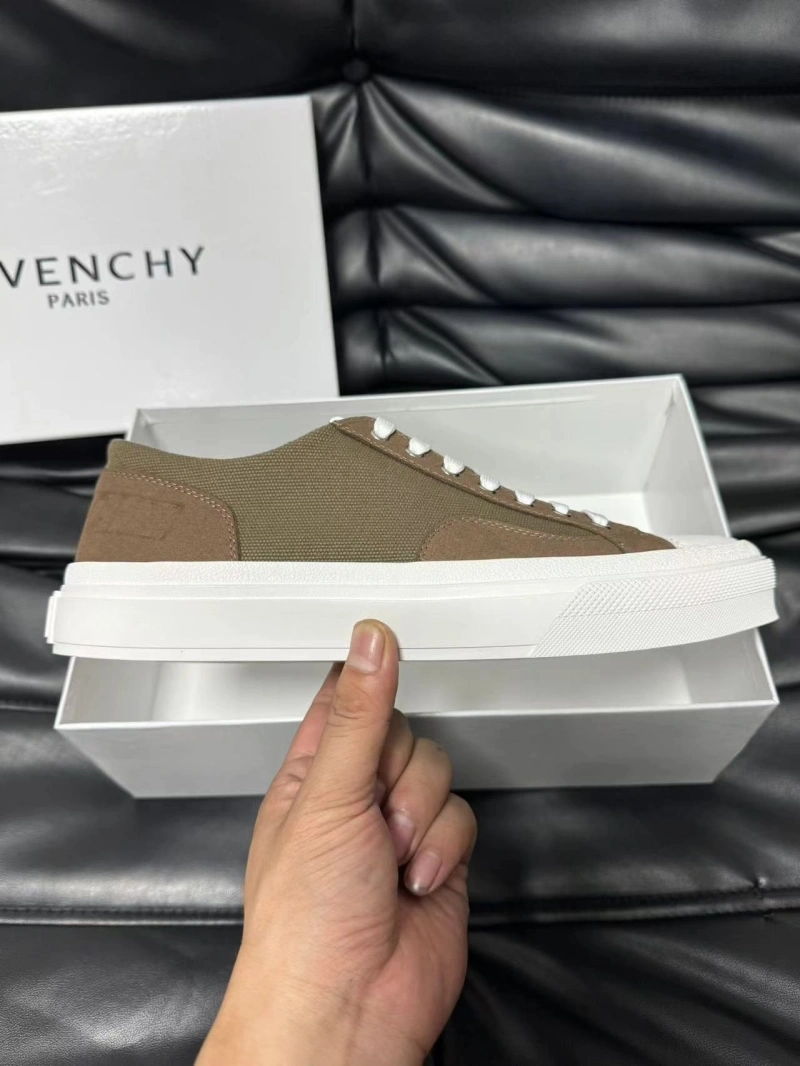 Gxvxnchy Sneakers Practical 154262