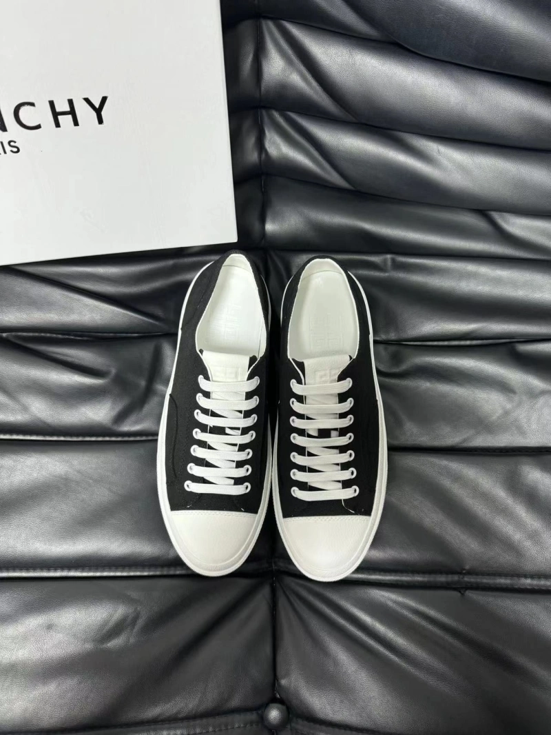 Gxvxnchy Sneakers Sophisticated 154267