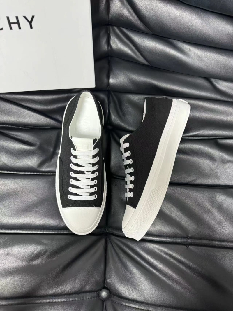 Gxvxnchy Sneakers Sophisticated 154267