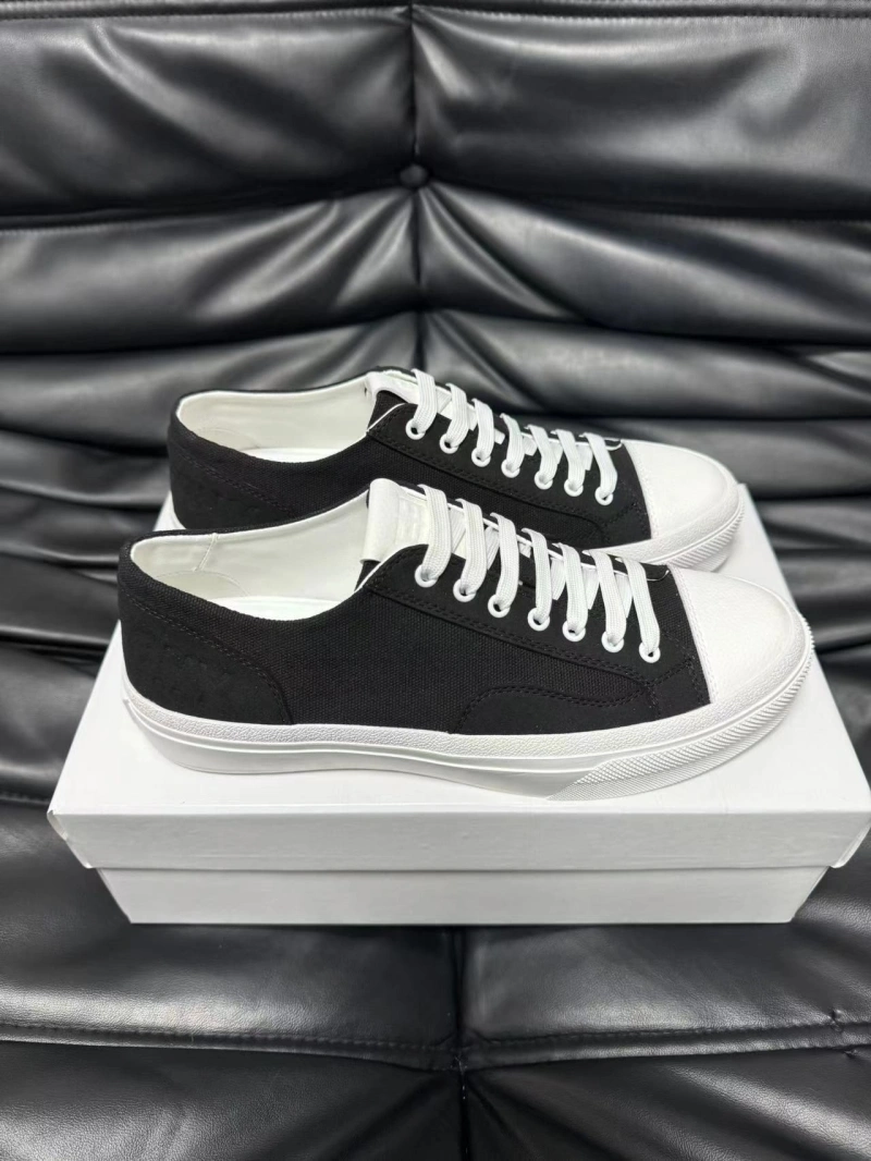 Gxvxnchy Sneakers Sophisticated 154267