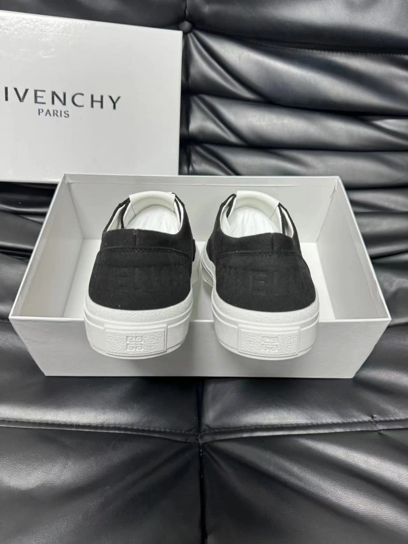 Gxvxnchy Sneakers Sophisticated 154267