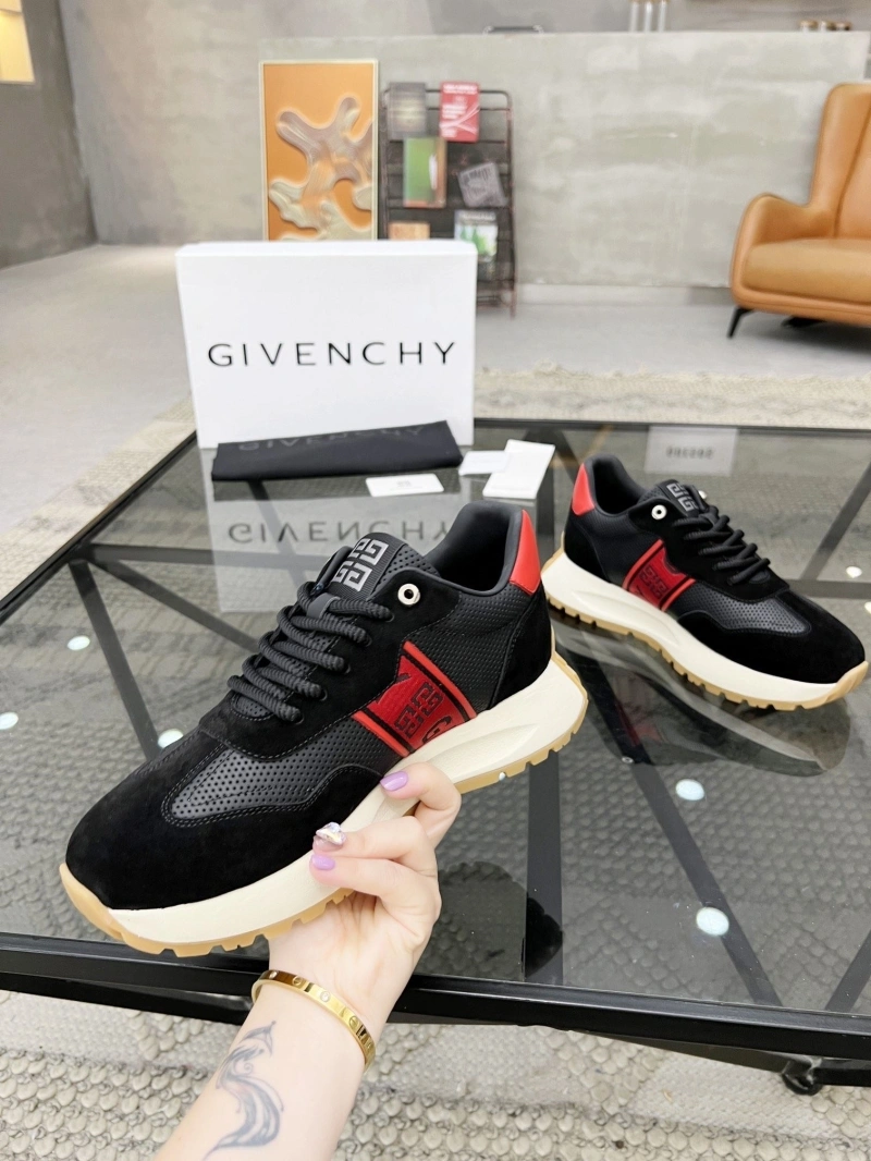 HighQuality Gxvxnchy Sneakers 154277