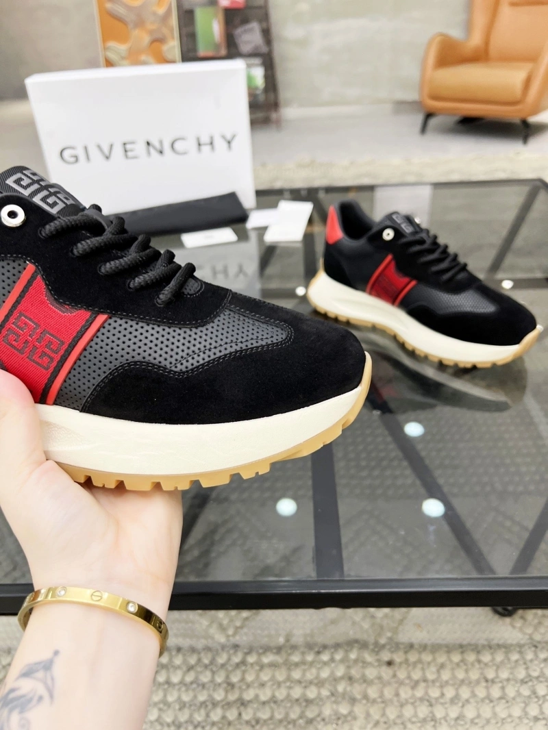 HighQuality Gxvxnchy Sneakers 154277