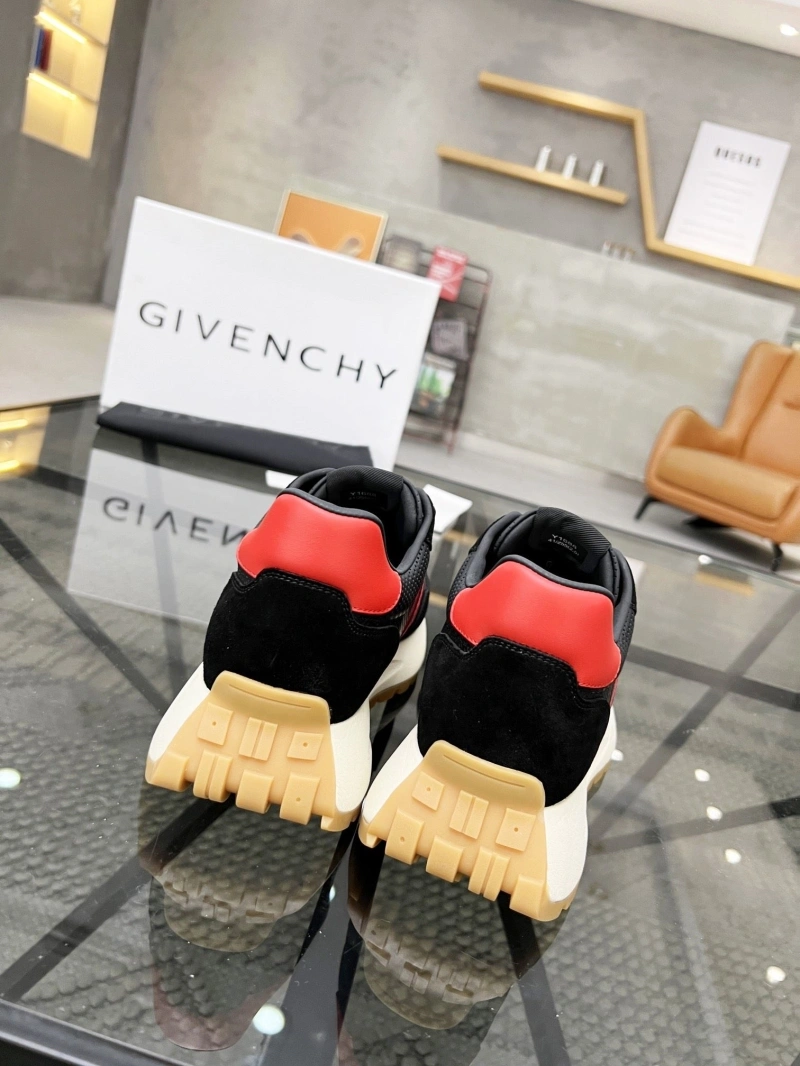 HighQuality Gxvxnchy Sneakers 154277