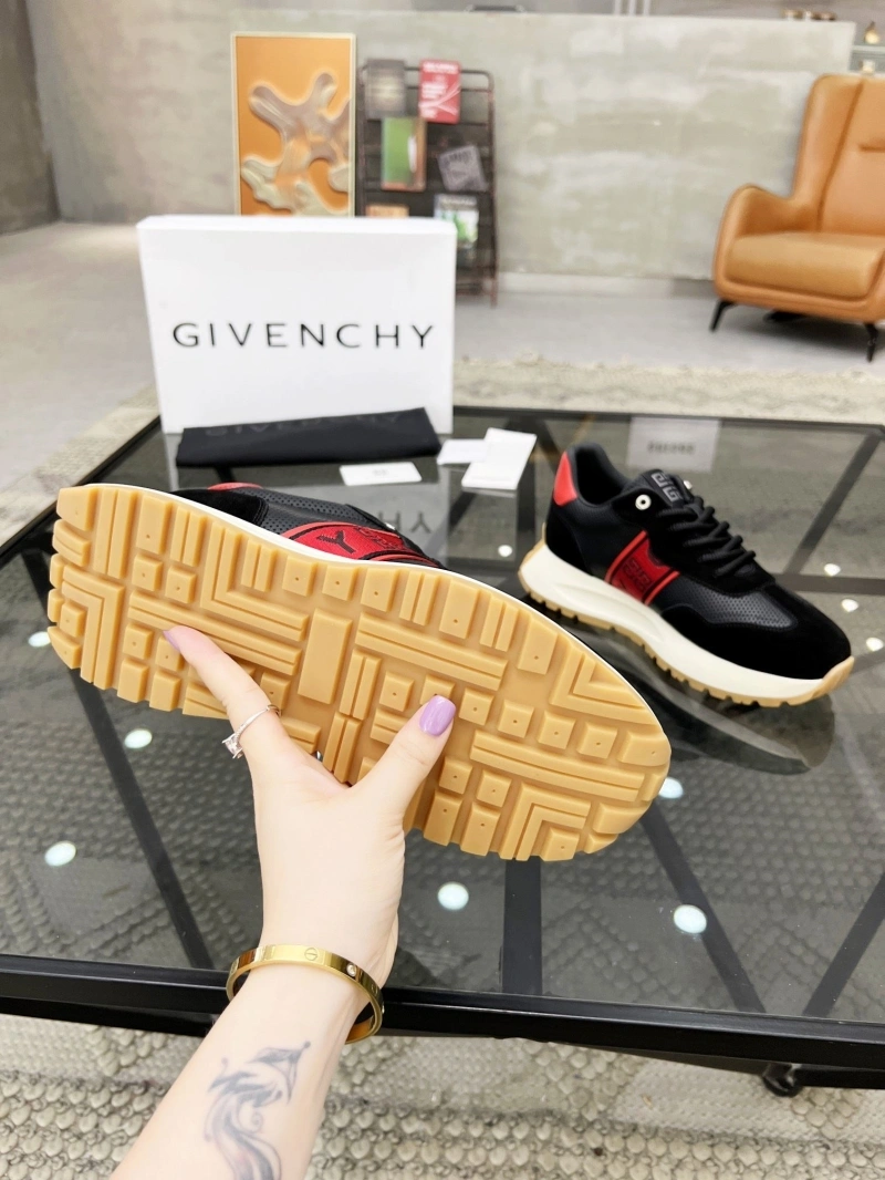 HighQuality Gxvxnchy Sneakers 154277