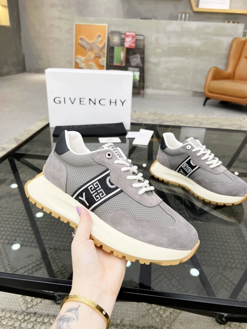 Minimalist Gxvxnchy Sneakers 154256