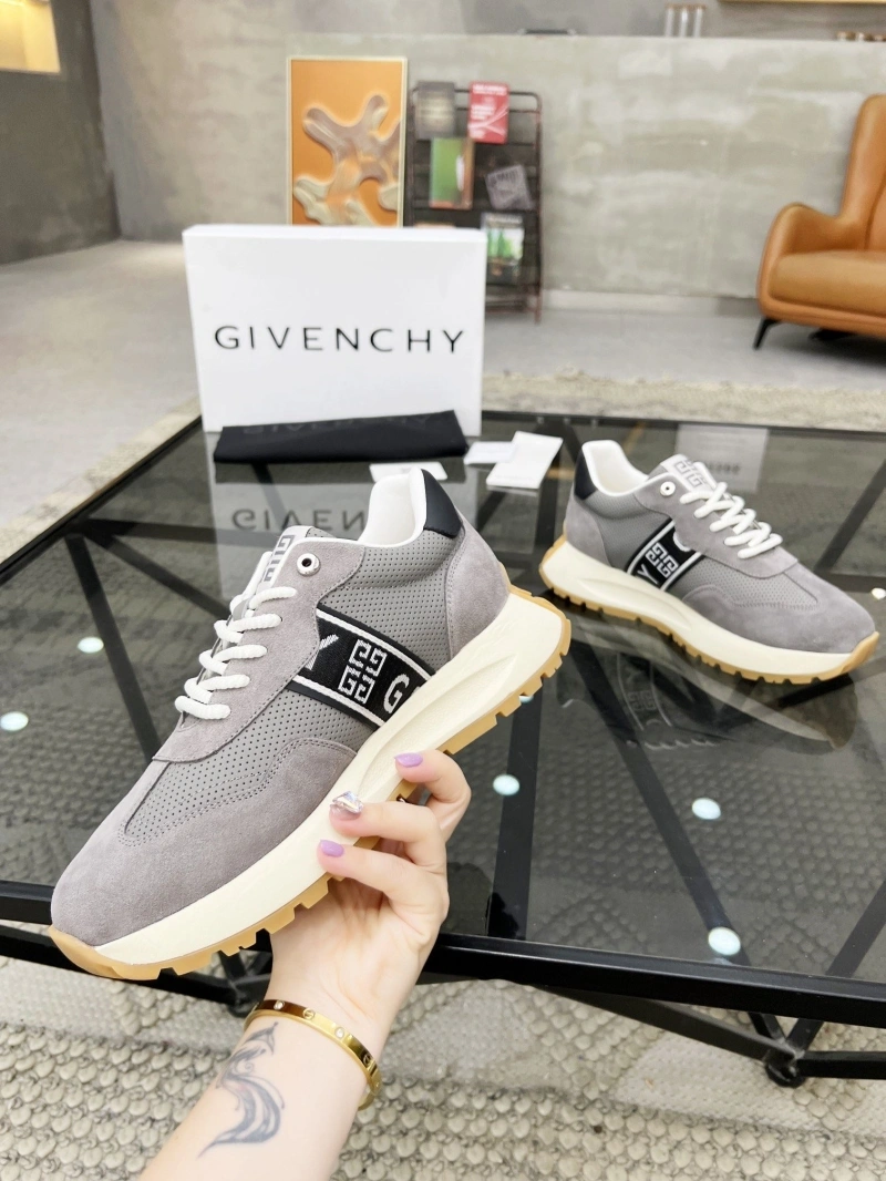 Minimalist Gxvxnchy Sneakers 154256