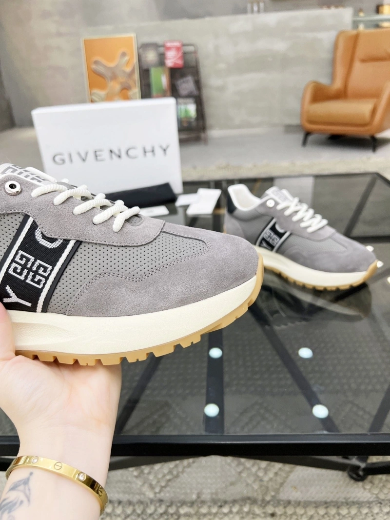 Minimalist Gxvxnchy Sneakers 154256
