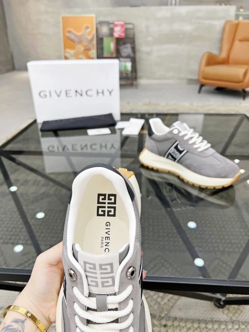 Minimalist Gxvxnchy Sneakers 154256