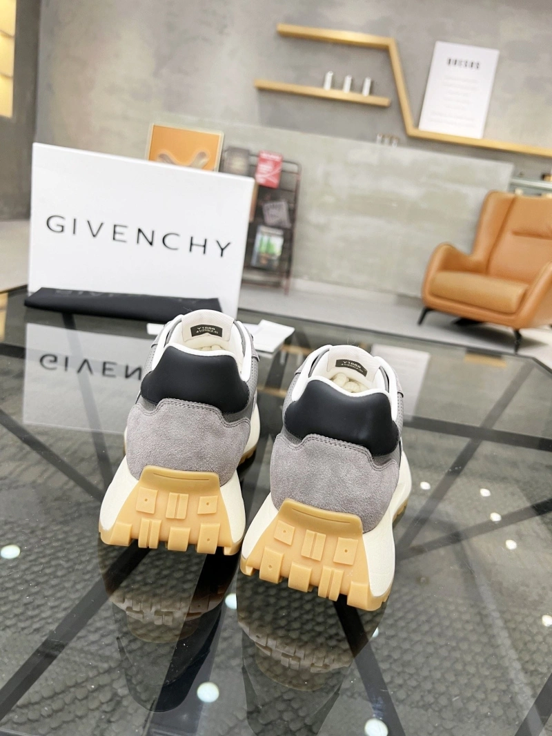 Minimalist Gxvxnchy Sneakers 154256