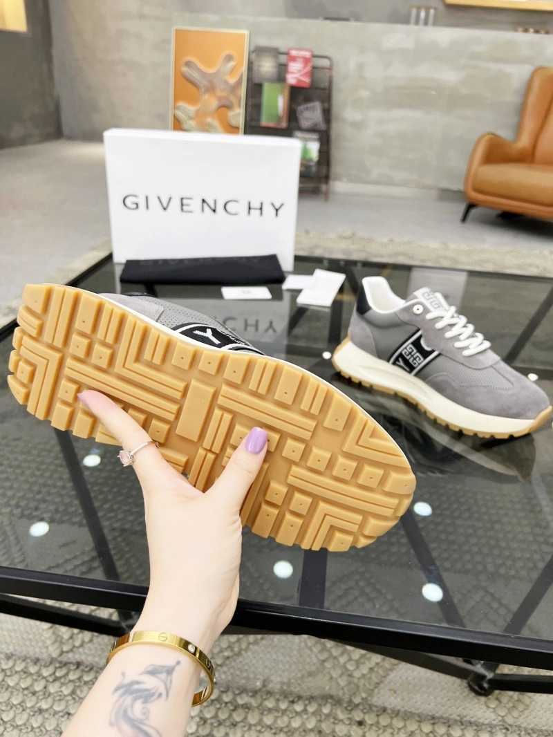 Minimalist Gxvxnchy Sneakers 154256