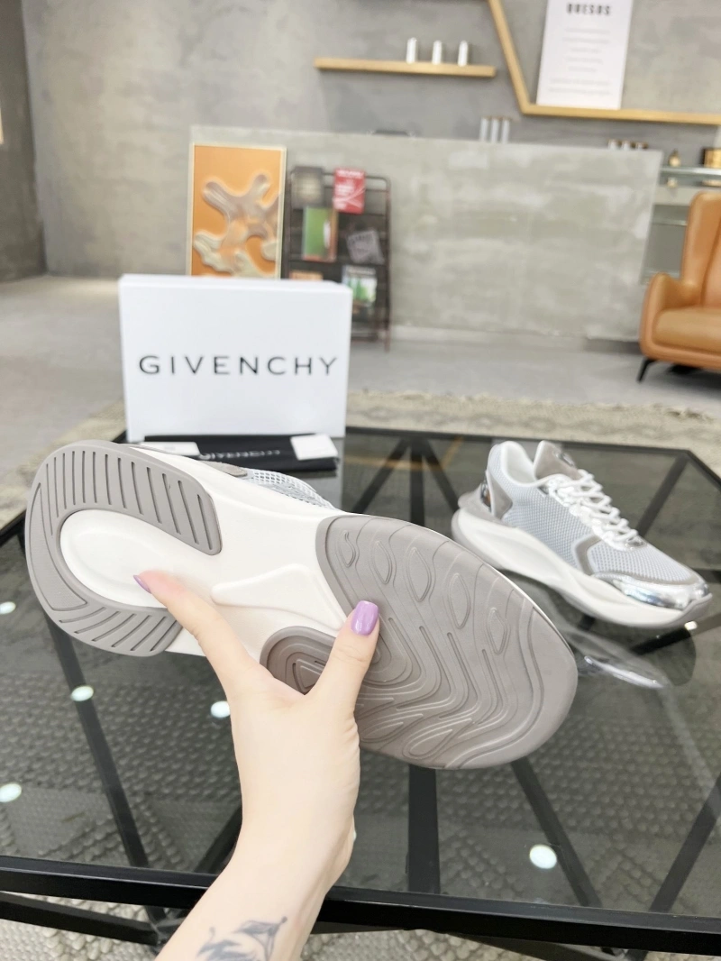 Modern Gxvxnchy Sneakers 154255
