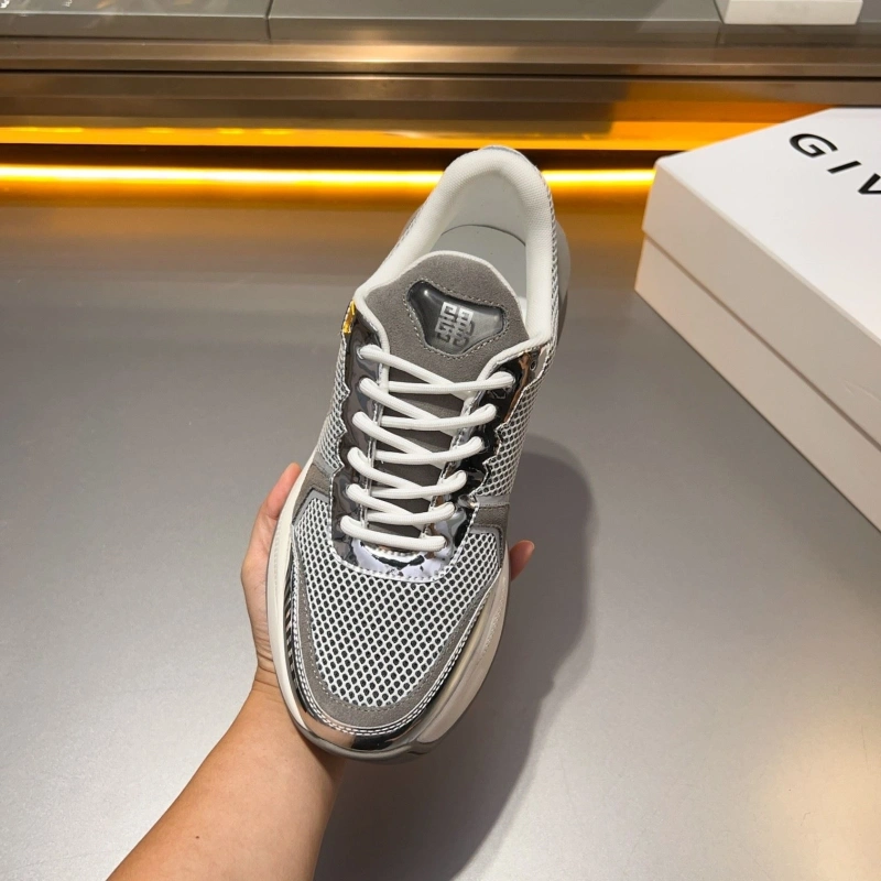 Compact Gxvxnchy Sneakers 154239