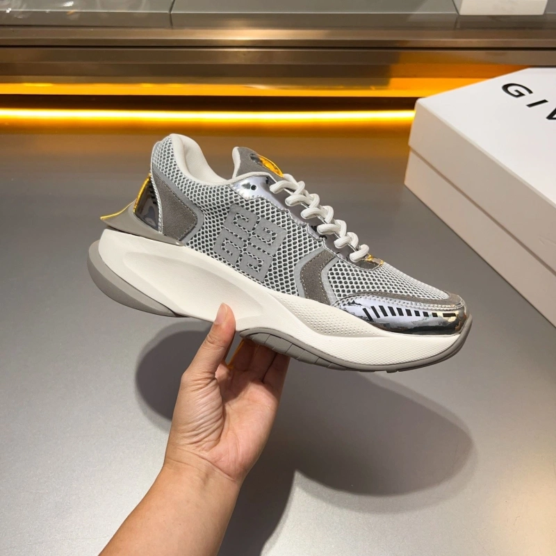 Compact Gxvxnchy Sneakers 154239