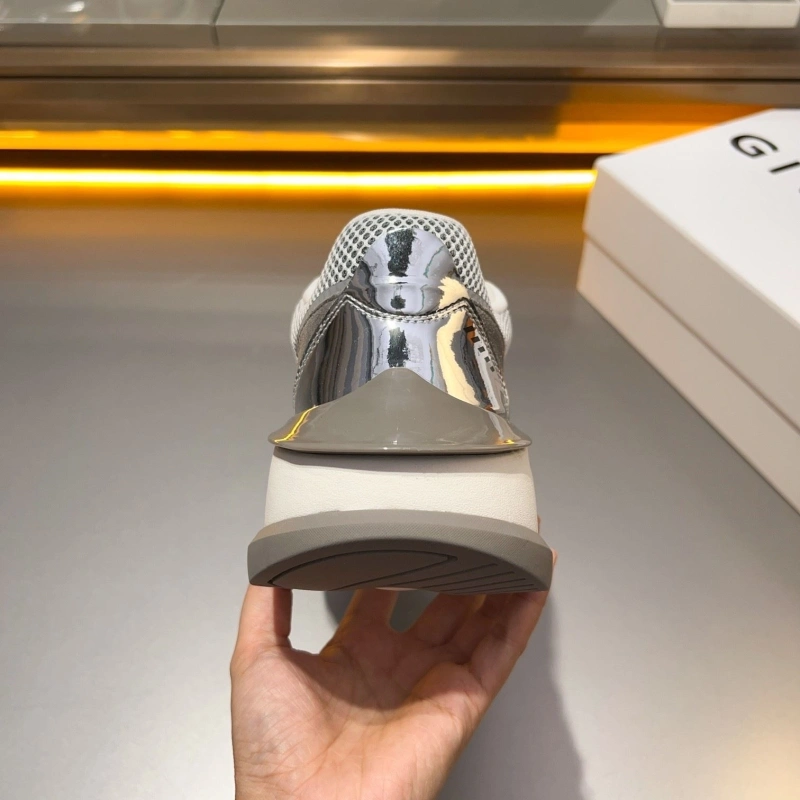 Compact Gxvxnchy Sneakers 154239
