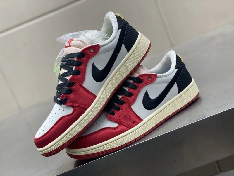 Vibrant Nxkx Sneakers 199975
