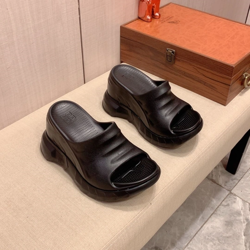 Affordable Gxccx Slippers 164229