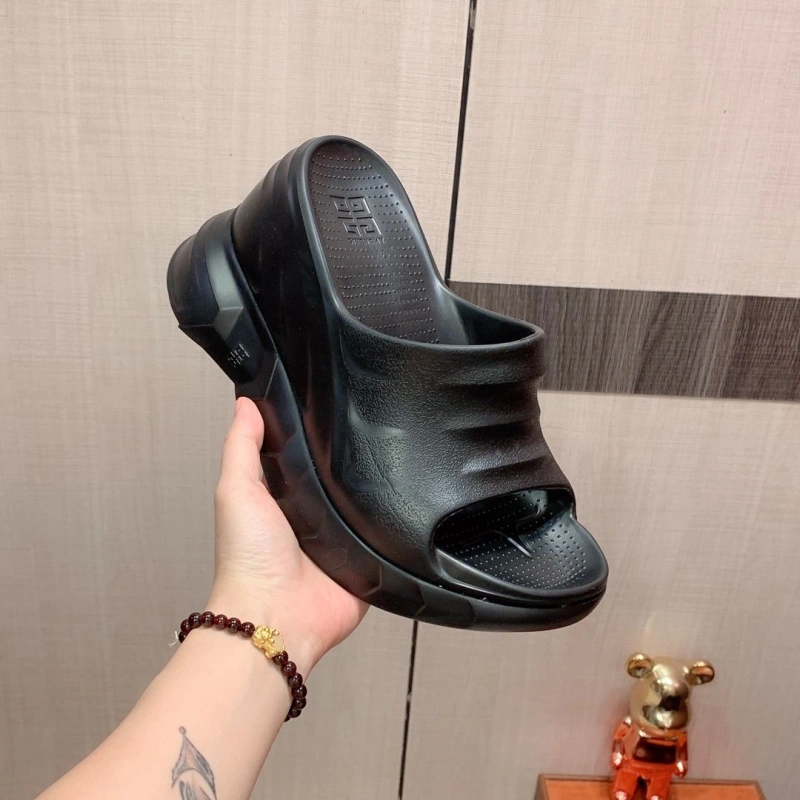 Affordable Gxccx Slippers 164229