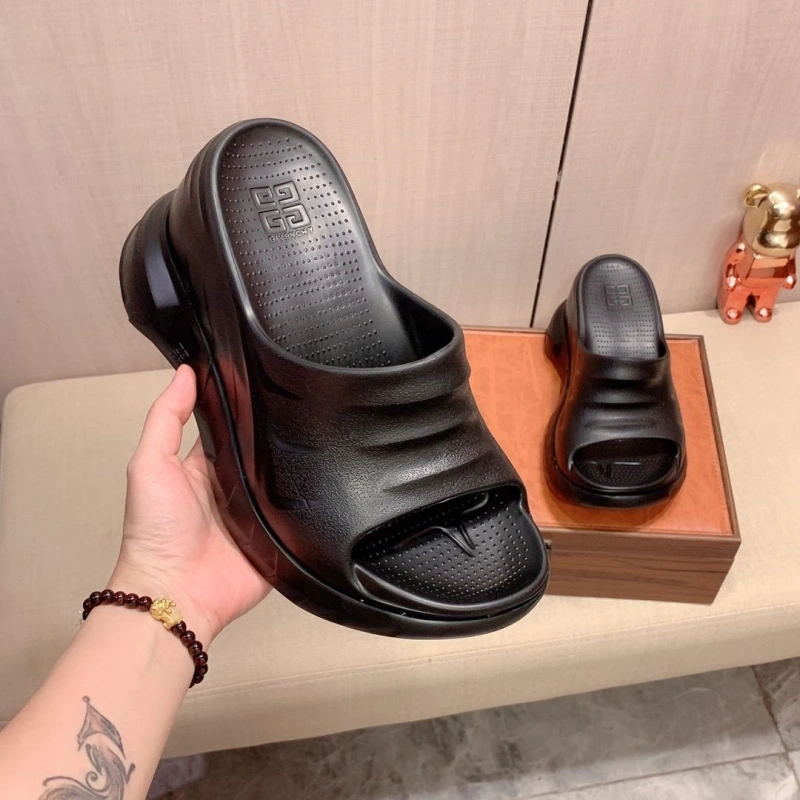 Affordable Gxccx Slippers 164229