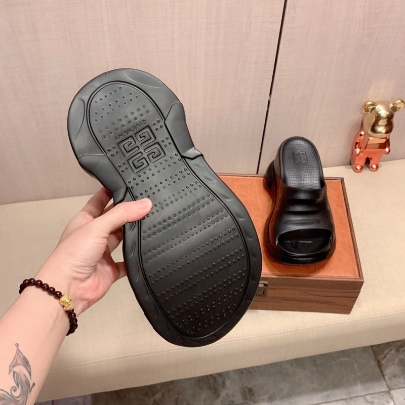 Affordable Gxccx Slippers 164229