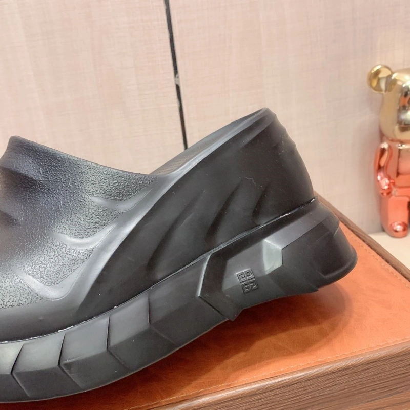 Affordable Gxccx Slippers 164229