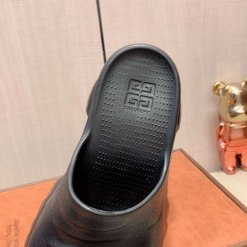 Affordable Gxccx Slippers 164229