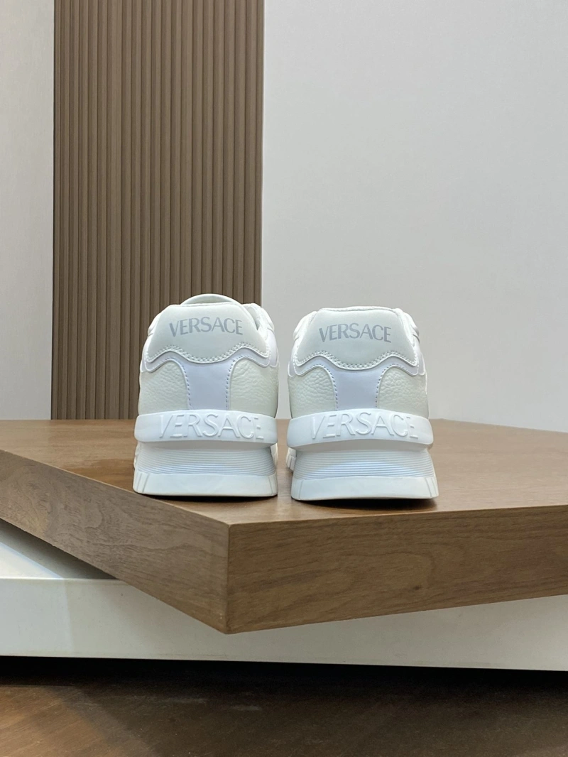 WellDesigned Gxvxnchy Sneakers 154237