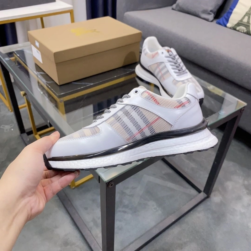 Minimalist Bxrbxrry Sneakers 115401