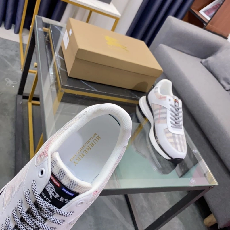 Minimalist Bxrbxrry Sneakers 115401