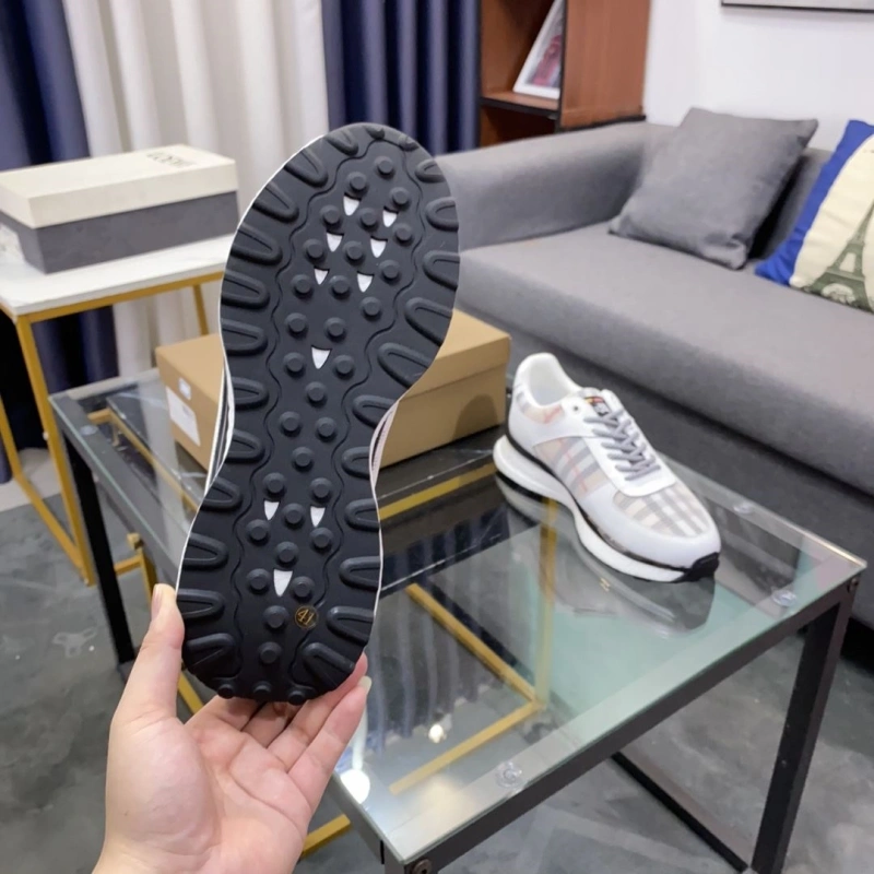 Minimalist Bxrbxrry Sneakers 115401