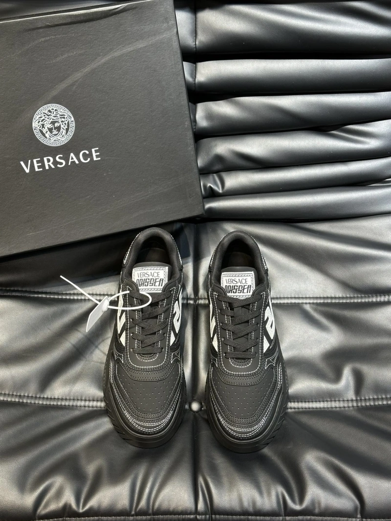 Versatile Gxvxnchy Sneakers 154217